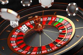 Pengguna memegang smartphone dengan tampilan daftar hadiah petetogel yang ramah mobile